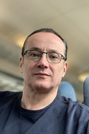 Er sucht eine Frau für ein Leben zu weit