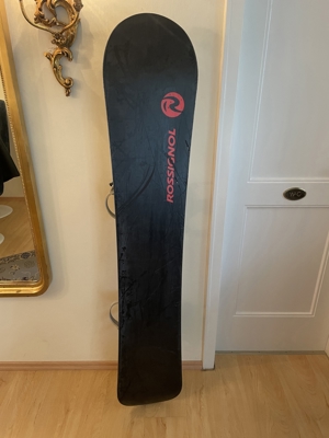 Snowboard Rossignol mit Bindung, starke Gebrauchsspuren