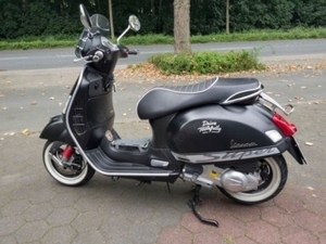 Vespa GTS 300 SS Dt.Modell, Bj. 82013, TÜV Neu, 2759 Km,1A TOP Zustand