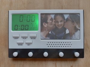 Schlüsselboard mit Digitaluhr