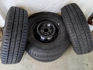 4 Winterreifen mit Stahlfelgen neuwertig