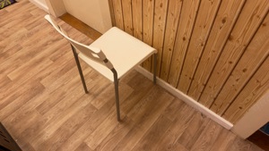 Zwei Kunststoff Stühle für drinnen und draußen Bild 3