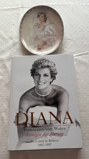 Wandteller "Diana, Queen of our hearts" plus Buch "Diana, ihr Leben in Bildern