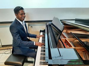 Pianist und Organist für kirchliche und weltliche Veranstaltungen