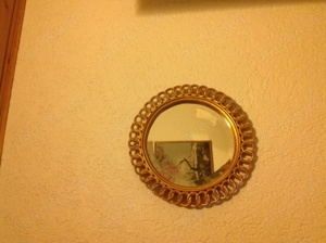 Spiegel mit Holz-Rahmen