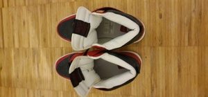gebrauchte Sportschuhe Bild 3