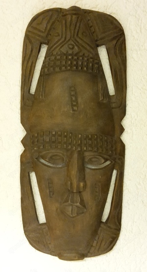 Holzmaske, Handgeschnitzt