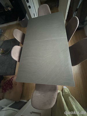 Ausziehbarer Esstisch  + 6 stühle  Bild 2
