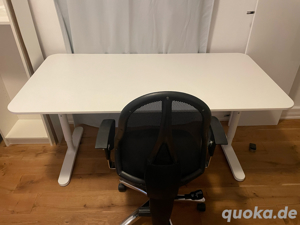 IKEA höhenverstellbarer Schreibtisch & TOPSTAR Schreibtischstuhl