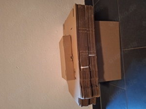 Neue flache Versandkartons
