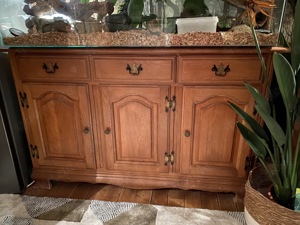 Schöner antiker Schrank 