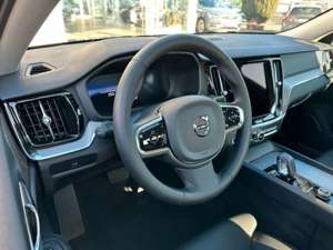 Volvo S60 Lim. B4 Plus Dark ACC 19"Frontscheibenhzg Bild 5