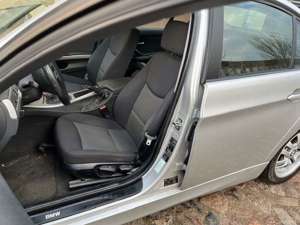 BMW 318 Baureihe 3 Lim. 318d Bild 3