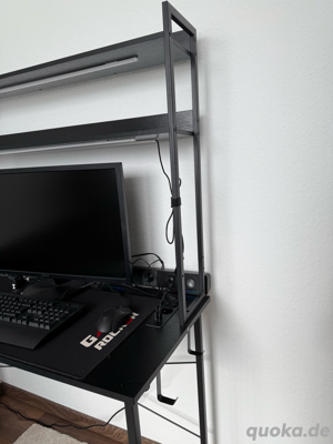 Gamingtisch und 2 Regale 
