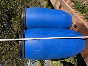 Kunststofffässer, Blaue Tonnen