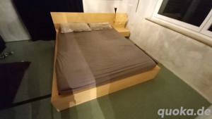 Ikea Bett 200x160 mit Latttenrosten und Nachttisch 