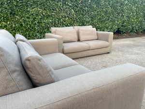 KOSTENLOSE LIEFERUNG Taupe VIP-Sitze 2x 2,5-Sitzer-Sofagarnitur aus Stoff