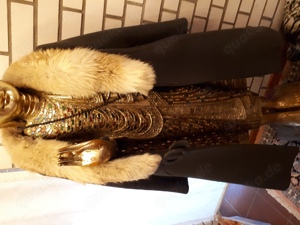 Verkaufe warmen Mantel mit Pelzkragen 