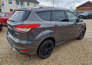Ford Kuga 2.0 TDCI  Individual Autom. Allrad Bild 5
