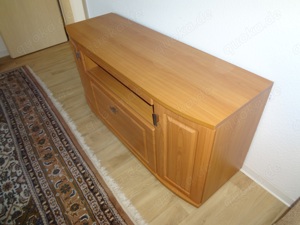 TV Board, Holz, B 135 cm H 66 cm T 45 cm  Bild 2