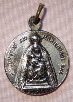 V Anhänger Pilgermedaille Sanctus Josephus Andenken an Marienthal 1,8 cm Metall silberfarben