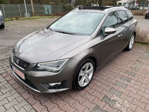 SEAT Leon aut. ST FR Panorama Dach Xenon Shz PDC uvm.
