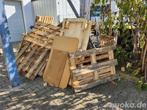Paletten Brennholz zu verschenken 