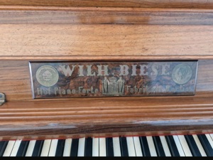 Antikes vollfunktionsfähiges Klavier (Walnussholz) Bild 2