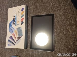 Tablet mit Maus und Tastatur 