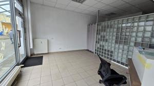 ab sofort Gewerbefläche mit vielen Parkplätzen ums Gebäude 53qm