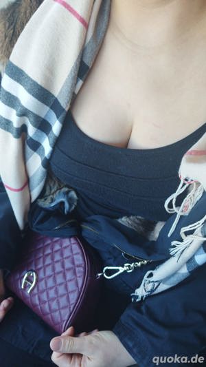 Manija, mongolisch-asiatische MILF 