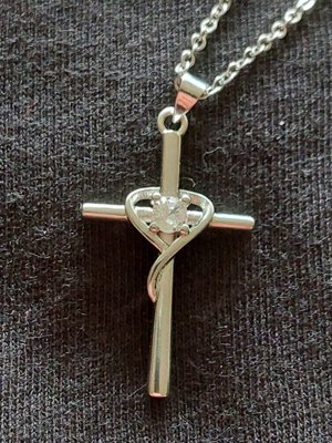 Silberkette mit Kreuz-Anhänger, stilvoll und zeitlos (925 Sterling)