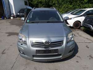 Toyota Avensis Kombi 2.0 Executive Bild 2