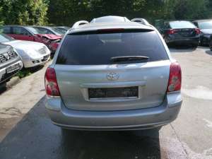 Toyota Avensis Kombi 2.0 Executive Bild 4