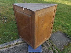 Biedermeier Eck-Vitrinenaufsatz, Esche massiv (Eck Hängeschrank, um 1840).  Bild 10