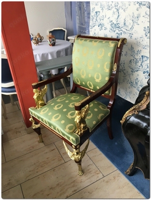 Sessel Stil Napoleon, Hammerteil, Applikationen, grüner Bezug