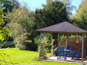 Idyllisch gelegene Ferienwohnung, Kamin, Terrasse, Hund, Radweg