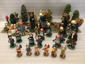 WENDT & KÜHN, Rastelbinder ,Korbfrau , Beerensammler, Waldfiguren, 6 kleine alte Engel. Erzgebirge