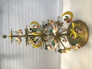 Wendt & Kühn. Seltener gebrauchter Engelständer mit verschiedene Engelgruppen Erzgebirge