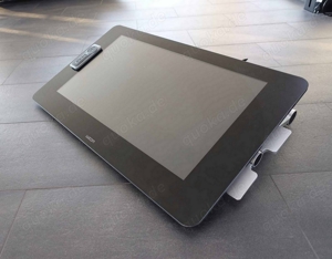 Wacom Cintiq 27 QHD Touch mit Standfuß DTH-2700 Grafiktablet mit 1,07 MRD Farben