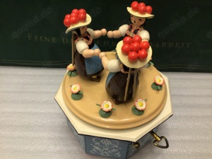 Wendt & Kühn seltene guterhaltene Spieluhr Schwarzwaldmädchen Erzgebirge  Bild 4