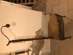 Antike Stehlampe zum Restaurieren