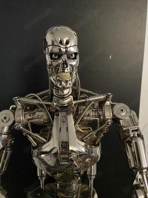 Hot Toys QS002 1 4 Quarter Scale Terminator T-800 Endoskeleton Special Edition Bild 6