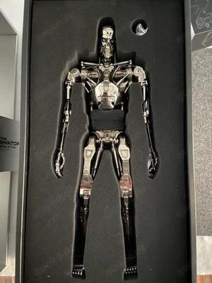 Hot Toys QS002 1 4 Quarter Scale Terminator T-800 Endoskeleton Special Edition Bild 4