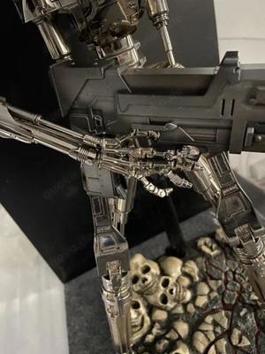 Hot Toys QS002 1 4 Quarter Scale Terminator T-800 Endoskeleton Special Edition Bild 7