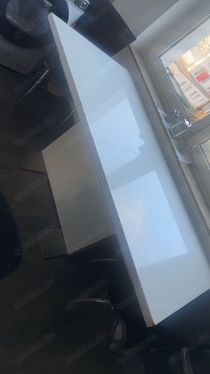 Ausziehbarer tisch mit 4 Stühlen 