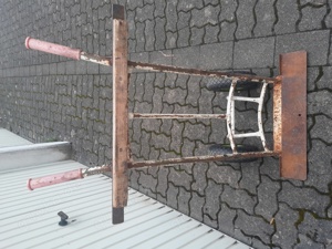 Stabile alte Sackkarre Transportkarre aus Stahlrohr Verbreitert auf 60 cm Beide Räder aus Vollmateri