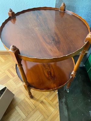 Kleiner runder Beistelltisch aus Holz