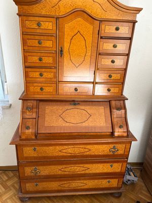 Antiker Sekretär aus schönem Holz