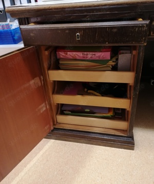 Büroschreibtisch Bild 6